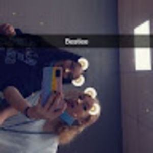 Meet your Posher, Chloe